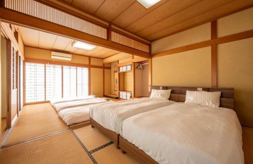 Asakura House | 桜たろう紅葉じろうの都-1周年セール!キッズ大好評!紅葉の街 九州観光拠点 アウトレットコストコでお買い物