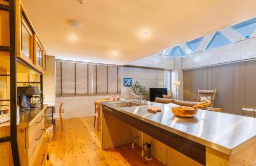 Kadena-cho House | 沖縄市コザ サウナ付きBBQ可能 最大10名 飲食店多数 GBs house