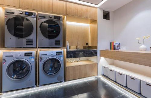 Meilan Hotel | 海口省政府日月广场免税城万信至格酒店