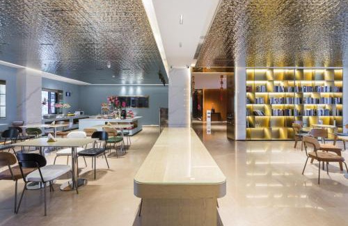 Meilan Hotel | 海口省政府日月广场免税城万信至格酒店