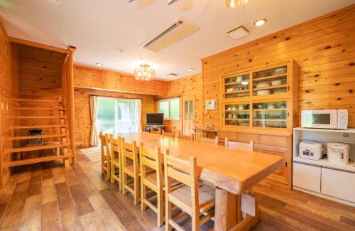 Ehime Prefecture House | 深山山荘 DENCHI