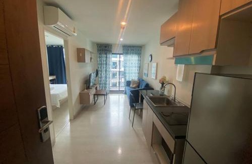 Khlong Toei Apartment | 素坤逸50巷一房一厅免费Wi-Fi简单安静可做饭交通方便