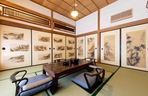 Kashima House | 総襖絵の宿 水頭別宅 Suito Bettaku 19 years old minimum age to stay