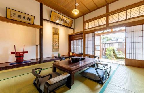 Kashima House | 総襖絵の宿 水頭別宅 Suito Bettaku 19 years old minimum age to stay