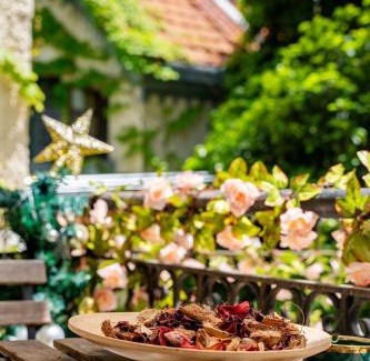 Xuhui Apartment | 繁花南音