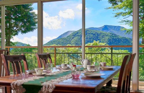 Hakone House | 美術の宿 箱根もみじの森