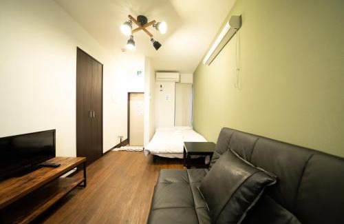 Higashinari Apartment | 虹の宿101