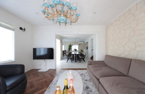Oiwake Apartment | 軽井沢の森に佇む英国様式白の宮殿 薪ストーブある5ldk ポーラーリゾート軽井沢ミューズ