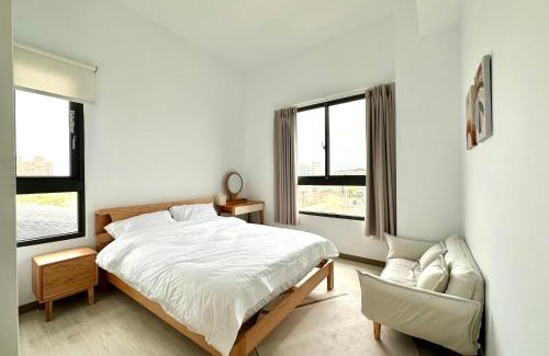 Luodong Apartment | 金黃色的