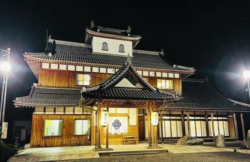 Nagahama Hotel | 鈴籠城 城の間 ダブルベッド2台 二段ベッド1台