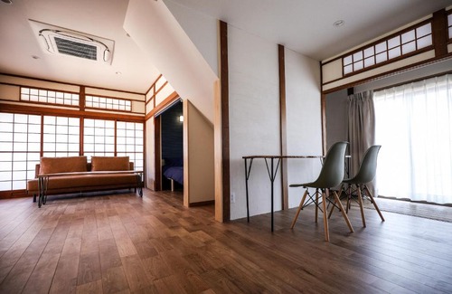 Ogishima Apartment | 鍬と本