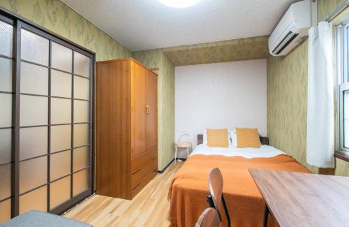 Horinouchi Apartment | 雀色方南 新宿駅まで14分 東京駅まで30分 方南町徒歩8分 寝室二つ 最大4人 洗濯機 キッチン 電子レンジ