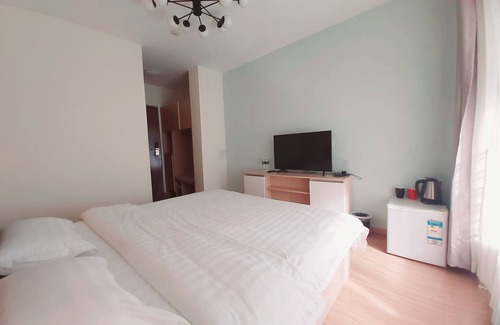 Chengyang Apartment | 青春球场,世纪公园,青岛国家广告产业园丰富美食