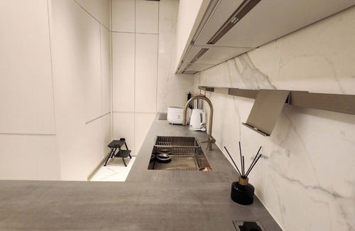 Nonhyeon-dong Apartment | 강남구청역 1분 신축 고급 풀옵션 분리형 원룸