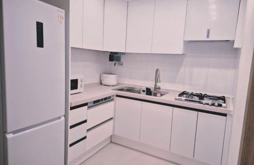 Dunsan-dong Apartment | 둔산동 한복판 아파트
