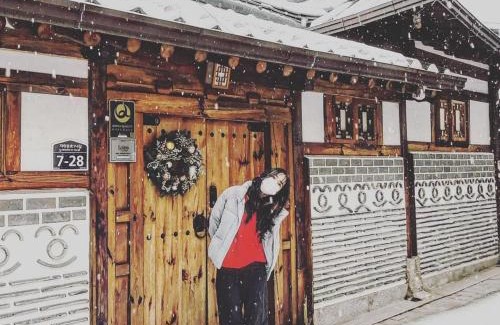 Sajik-dong Apartment | 오직 한팀만 사용하는 서울 전통 한옥 JNPstay