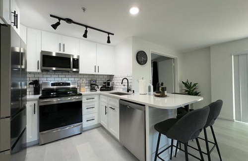Belltown Condo | 0.3 Miles to Space Needle! Modern 2Br/2Ba Belltown Condo w/Free Garage Parking