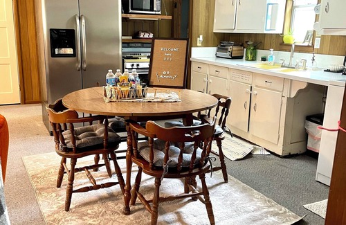 Lake Whitney Cabin | 0.4m walk to Lake Whitney! Small peaceful cabin that sleeps 12! Outdoor space!