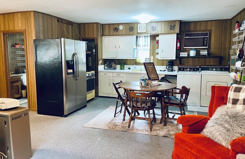 Lake Whitney Cabin | 0.4m walk to Lake Whitney! Small peaceful cabin that sleeps 12! Outdoor space!