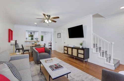 Athens Condo | 0.5 mi UGA Stadium & Campus– 2 BR 2.5 BA Athens Townhome with King, Queen + Twin