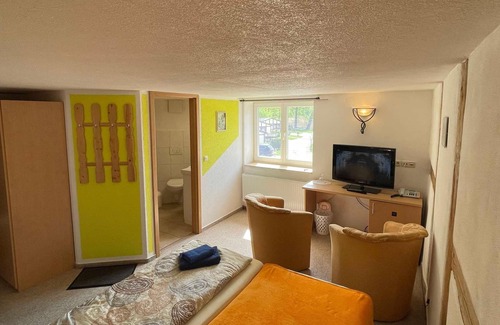 Dobbertin Apartment | 01 double room with lake view - Insel-Hotel Dobbertin