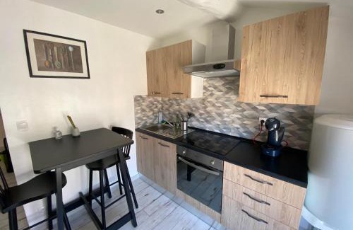 Cret de Roc Apartment | 018 CHIC & COSY F1 41m2 HYPERCENTRE WIFI SMART TV NETFLIX