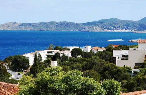 Llanca Apartment | 022 Apartment to rent sea views with terrace quiet area