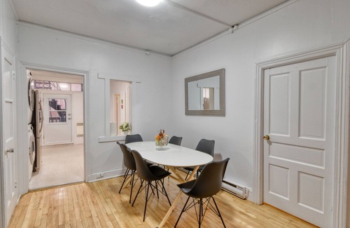 Haute-Ville House | 037 Next to the Parliament and the Grand Théâtre, apt.2 rooms + parking lot