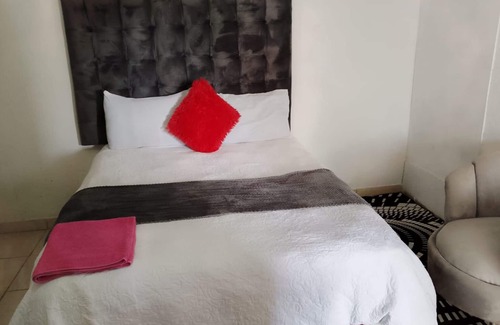 Mmabatho House | 0688429688 Guesthouse in Mafikeng