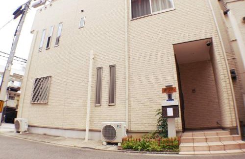 Nishinari Villa | 1分钟步行地铁站&关西机场直达3站难波天王寺心斋桥梅田直达&超新独栋4室1厅2厕1含浴缸大浴室1阳台&免费停车&楽の居Joy-inn