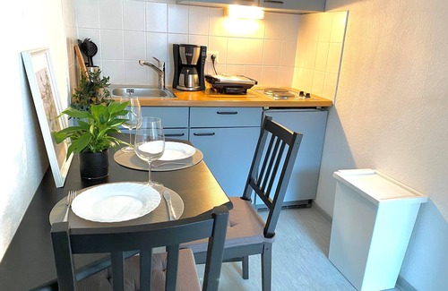 Limmer Apartment | 1 1/2 room apartment with balcony - 4 single beds - NETFLIX -WiFi- - parking lot