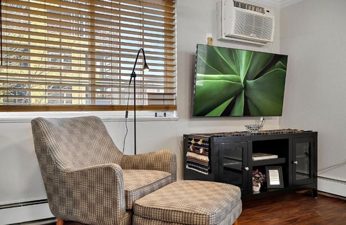 Englewood Apartment | 1 1 Bright Corner Unit Walkability & Close to Hospitals