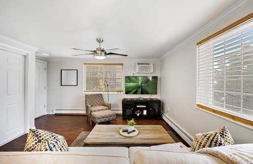 Englewood Apartment | 1 1 Bright Corner Unit Walkability & Close to Hospitals