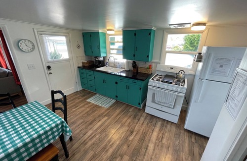 Morro Bay Cottage | 1/2 Block to the Embarcadero with Private Backyard