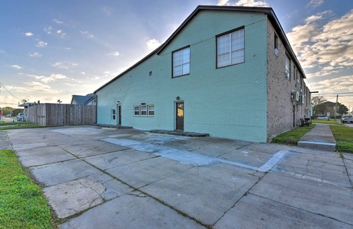 Galveston Apartment | 1/2 Mi to Beach: Convenient Retreat in Galveston!