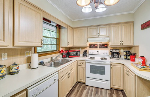 Hot Springs Village House | 1/2 Mi to DeSoto Lake: Hot Springs Village Home