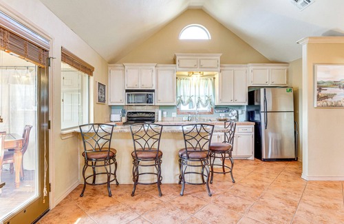 Medicine Park House | 1/2 Mi to Lake Lawtonka: Mtn-View Haven!