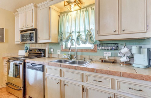 Medicine Park House | 1/2 Mi to Lake Lawtonka: Mtn-View Haven!