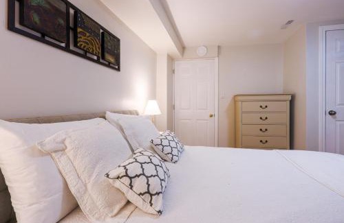 Mississauga Apartment | 1,200sq ft comfy home, perfect location, luxury bedding, feels like home!