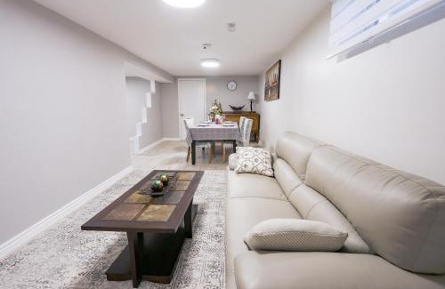 Mississauga Apartment | 1,200sq ft comfy home, perfect location, luxury bedding, feels like home!