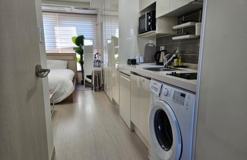 Seocho-dong Apartment | 1-2911 #SubwayLine9 #SinnonhyeonStation #1MinWalk #GangnamStation #High-rise city view #CookingAvailable #PrimeLocation