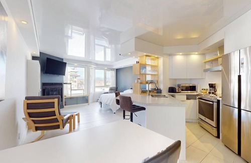 Beaupre Condo | 1-413 : Standard Studio - 2 people.