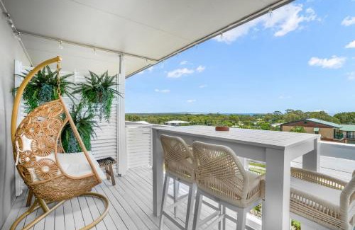 Rainbow Beach Apartment | 1-46 Manooka Drive - Rainbow Beach Aircon. Wifi. Pool. View