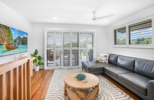 Rainbow Beach Apartment | 1-46 Manooka Drive - Rainbow Beach Aircon. Wifi. Pool. View
