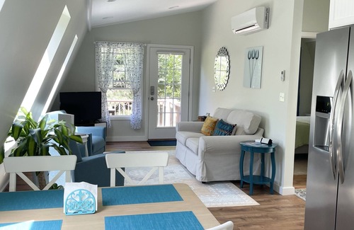 Madison House | 1.5 Acres Gorgeous 1860s Colonial House & Carriage Apartment