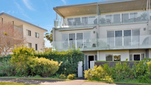 Hawks Nest House | 1 - 58 Moira Pde, Hawks Nest