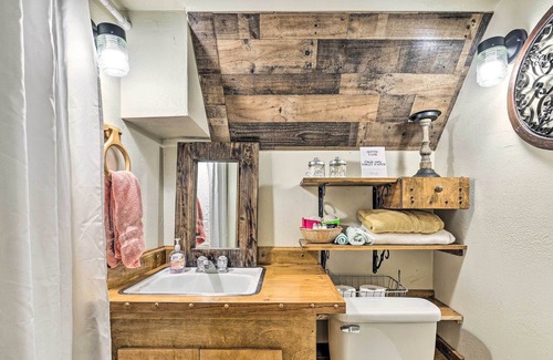 Tolleson House | 1-Acre Farmhouse - 2 Miles to Phoenix Raceway