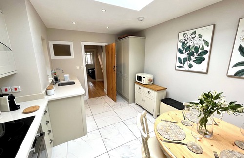 Child Okeford Cottage | 1 APLANDS, character holiday cottage, with open fire in Child Okeford