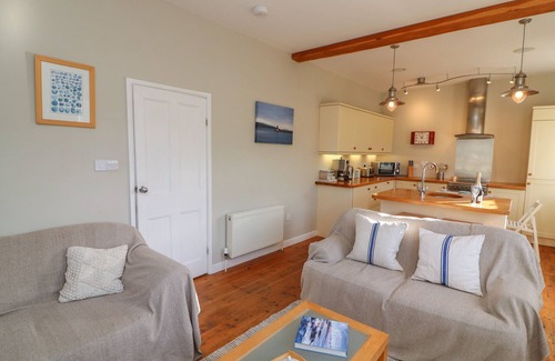 Stoke Fleming Cottage | 1 BAILEY'S COTTAGE, pet friendly in Stoke Fleming