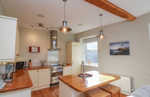 Stoke Fleming Cottage | 1 BAILEY'S COTTAGE, pet friendly in Stoke Fleming